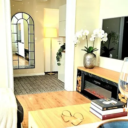 Deluxury On Erzsebet Boulevard Апартаменты *