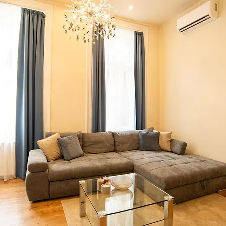 Deluxury On Erzsebet Boulevard 布达佩斯