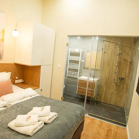 Deluxury On Erzsebet Boulevard Апартаменты
