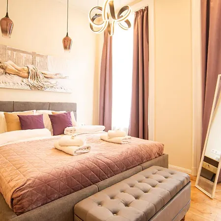 Апартаменты Deluxury On Erzsebet Boulevard *