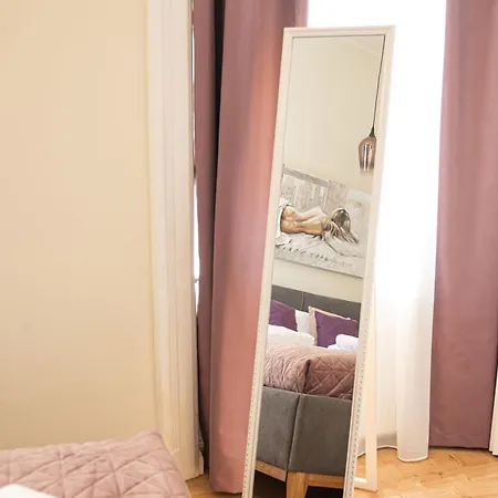 Апартаменты Deluxury On Erzsebet Boulevard *